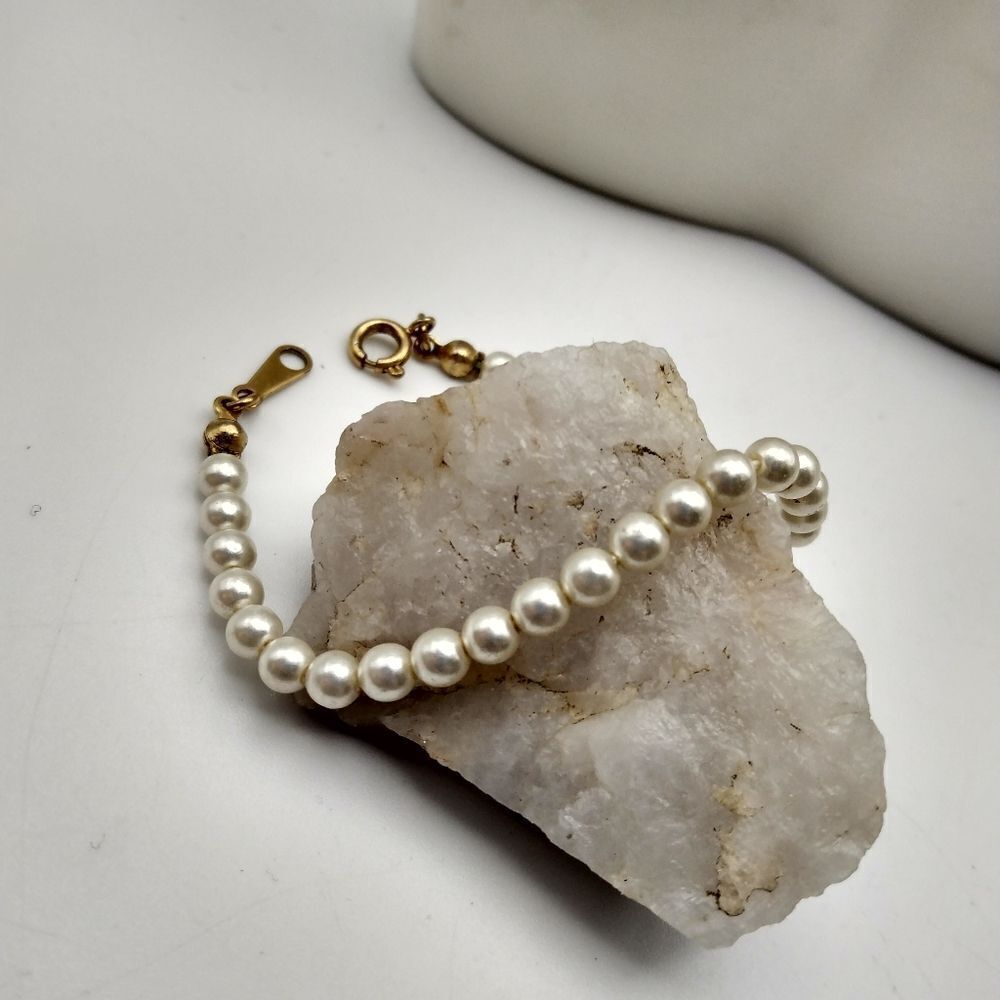 Delicate‎ pearl child's bracelet Avon